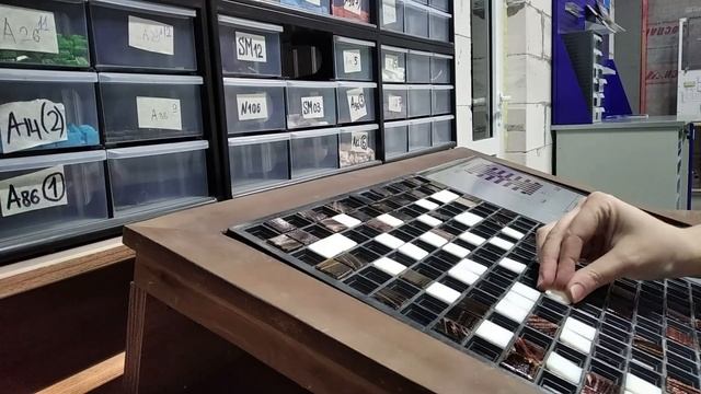 Сборка матрицы из стеклянной мозаики с помощью "Системы-ассистент"