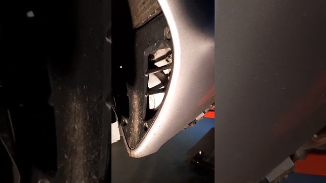 Honda ST1300 Pan European engine bar end plastic covers and front cowling removal. смотреть онлайн