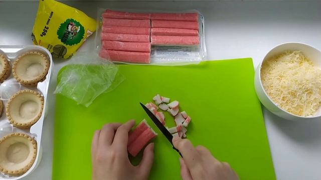 Тарталетки с крабовыми палочками