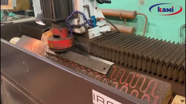 Как происходит заточка ножа по задней грани на станке для заточки ножей IRONMAC 1200 AM