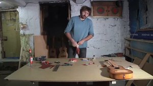 Ремонт советской детской гитары Приклеиваем накладку