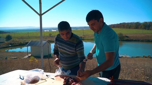 БАРАН в ЯМЕ / МЯСО приготовленное в ЗЕМЛЕ особым способом. . Серго готовит. (ENG SUB) смотреть онлайн