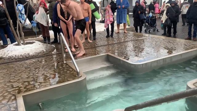Купание в проруби 2022 Крещение Ice Pool Swimming in Cold Crystal Water Крещенские Купания 1 смотреть онлайн