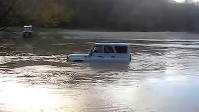 ВЕЗДЕход и вплавь тоже. УАЗ смотреть онлайн