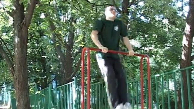 Упражнения на перекладине