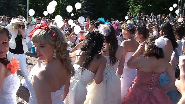 Парад невест 2012 в Луганске часть 3 смотреть онлайн