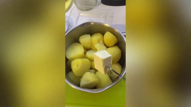 Картофельное пюре.По рецепту бабушки!)