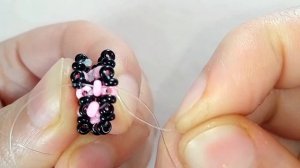 Лапка Кольцо из бисера в технике крестик.