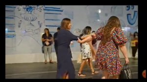 куст пугает прохожих