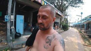 Самый пафосный отель на островах Пхи Пхи. Памятник Валентину