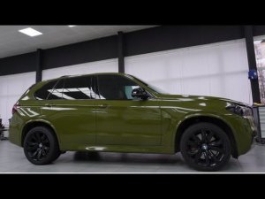 Детейлинг и оклейка в зеленый цвет автомобиля BMW X5 в OKLEYKA.PRO