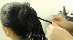 Простая прическа: высокий пучок из жгутов