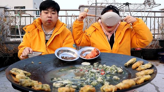 SUB] 영하 날씨에 뜨끈 매생이굴국밥과 굴전을 솥뚜껑에 먹어보자~매생이굴국밥 먹방 굴전 먹방 매생이떡국 한식먹방 Korean mukbang Seaweed soup mukbang