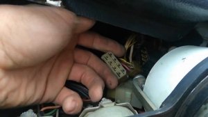 краткое видео о замене подрулевого переключателя ваз 2106 (бомбануло)