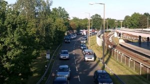 как нужно пропускать спец машины!