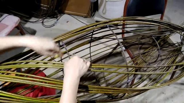 ПЛЕТЕНИЕ БУТЫЛОЧНОГО КАРКАСНОГО ДЕРЕВА ИЗ ИВЫ смотреть онлайн