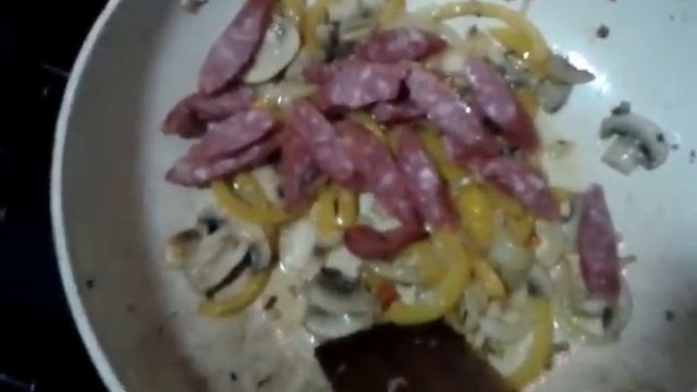 ЖАРЕНЫЙ РИС С ОВОЩАМИ И ОСТРЫМИ КОЛБАСКАМИ. Домашние рецепты.