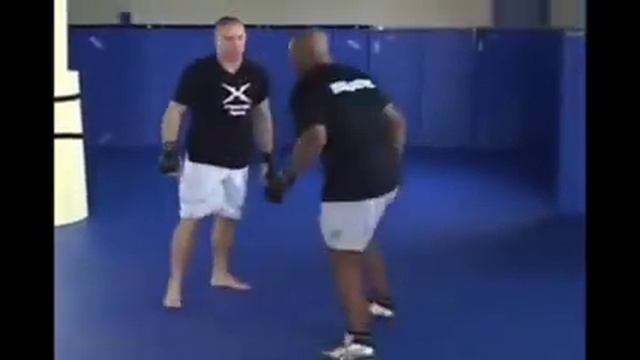 Бросок от бойца ММА Ст Пьера смотреть онлайн