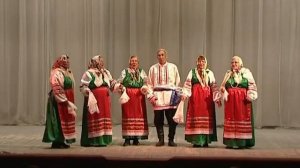 01 Плясовая песня «Белый лебедь воду пил»