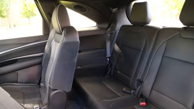 A Safe Bet for No-Fuss Buyers | 2020 Acura MDX A-Spec Review смотреть онлайн