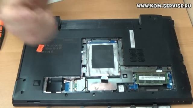 Инструкция по замене памяти, жесткого диска, WI-FI, батарейку и DVD RW ноутбука LENOVO B570. смотреть онлайн