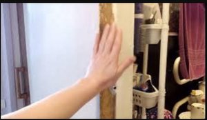 как снять старую краску утюгом