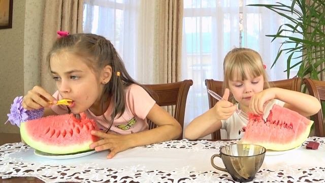 Съешь ЕДУ чем попало Челлендж! Попробуй съесть еду предметом!