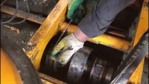 ООО "МС" проводит замену поршня в стационарном бетононасосе