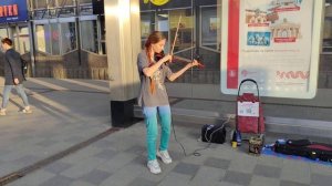 Siamese - Can't Force The Love - мелодию из песни сыграла на скрипке молодая девушка #Moscow #violi