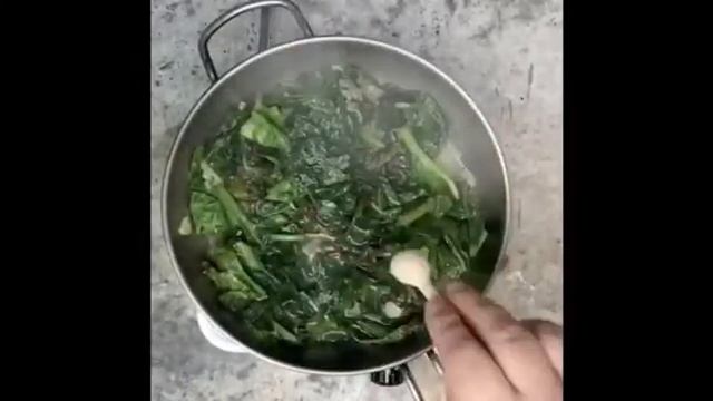Готовим Яичницу со шпинатом и Горгонзолой