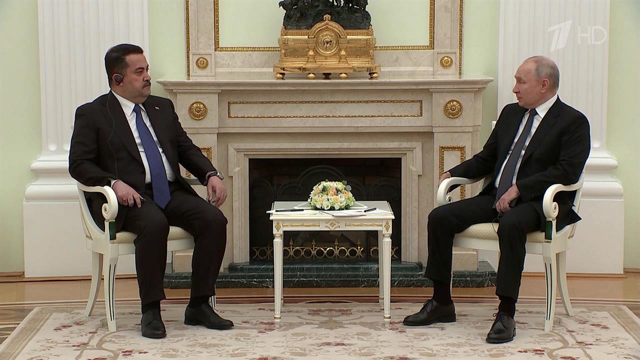 Владимир Путин проводит встречу с премьер-министром Ирака, который прибыл с визитом в Москву