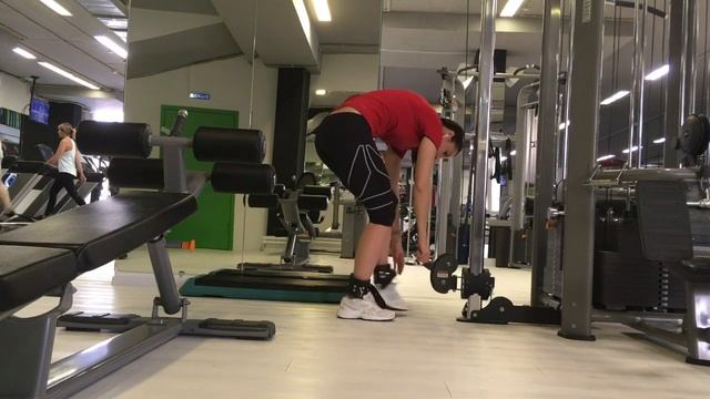 Махи ногой назад на блоке смотреть онлайн