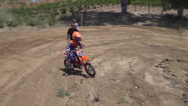 BEHIND THE SCENES FROM HUDSON'S 1ST MAGAZINE PHOTO SHOOT!! смотреть онлайн