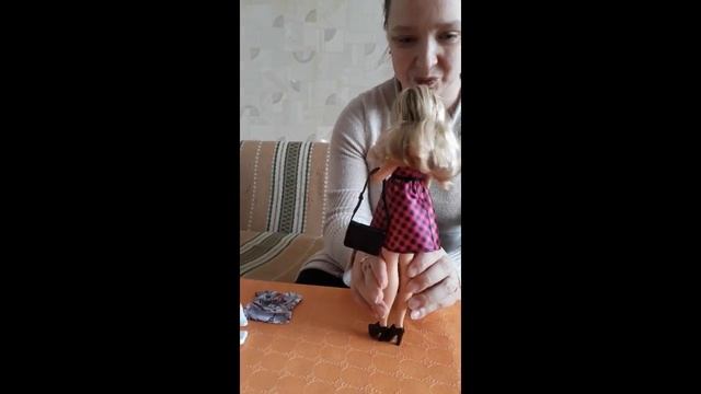Обзор двух наборов Барби фэшионистас с комплектами одежды. Классные образы! смотреть онлайн
