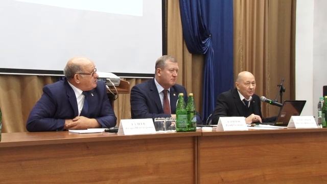 Спортивные судьи учатся правильному судейству