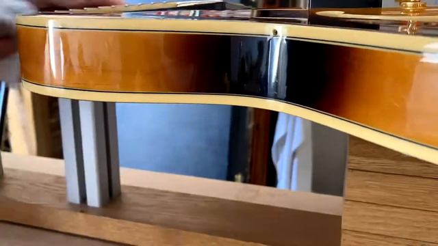 Find that buzz on an Epiphone Sheraton fault finding and setup time laps смотреть онлайн