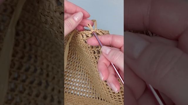 Полезное видео, как незаметно соединить ряд при круговом вязании столбиками с накидом, крючком смотреть онлайн