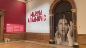 Выставка Марины Абрамович в Лондоне (23.09.2023-01.01.2024)
