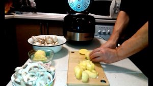 СУП С ПЛАВЛЕНЫМ СЫРОМ И ГРИБАМИ