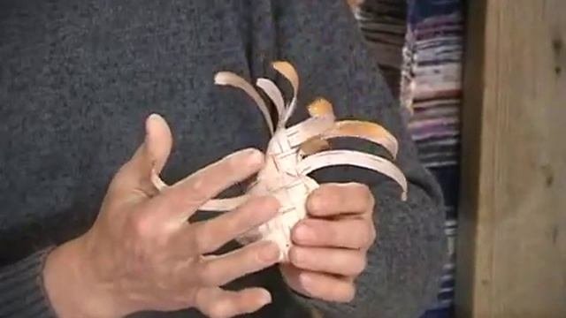 Плетение из бересты  Солоница, лапотки  часть 1