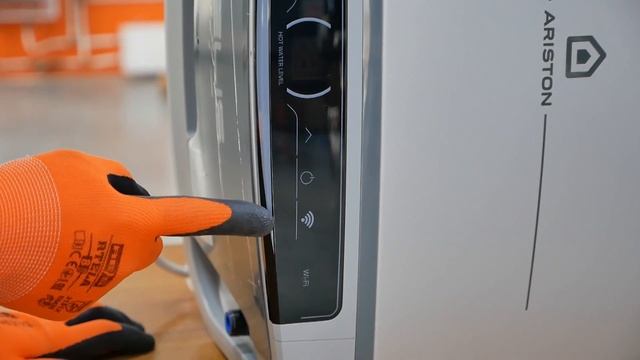 Розпаковка водонагрівача (бойлеру) Ariston Velis Lux Dry 80