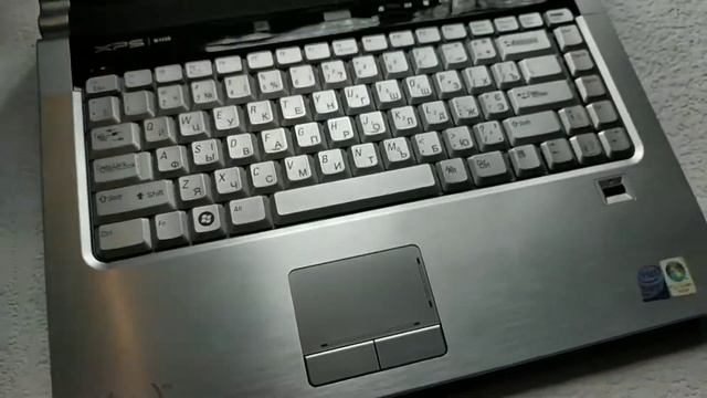 Dell XPS M1530 | ЖИРНЫЙ НОУТБУК из 2009. ЧЕГО НЕТ В СОВРЕМЕННЫХ НОУТАХ?!.. смотреть онлайн