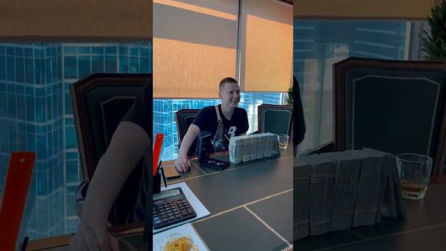 мелстрой покупает Майбах смотреть онлайн