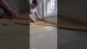 Укладка инженерного паркета "Английская елочка". #паркетдекорспб