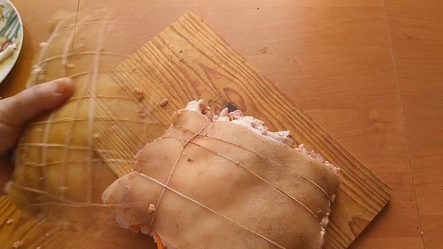 Закусочный рулет из сала и фарша. Вкусный и недорогой слоеный рулет