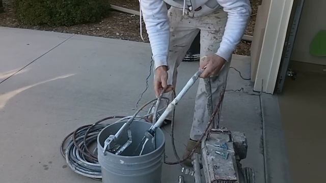 Operating an airless sprayer. How To Use A Titan Paint Sprayer. Painting tips. смотреть онлайн