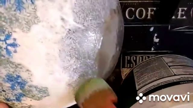 Декупаж на пластиковом шаре. Новый Год. DIY.