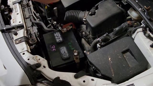 How to Replace a Battery on the Toyota Corolla смотреть онлайн