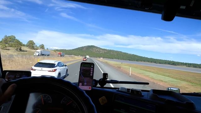 Рабочие будни на флетбеде. Везу ульи из Калифорнии в Луизиану. Дальнобой по США. смотреть онлайн