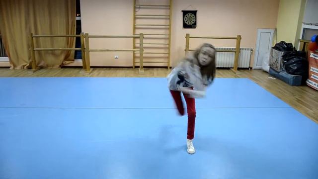 хип-хоп от Миланы ...талантливые дети(РЦ "Мандарин",г.Крымск) смотреть онлайн